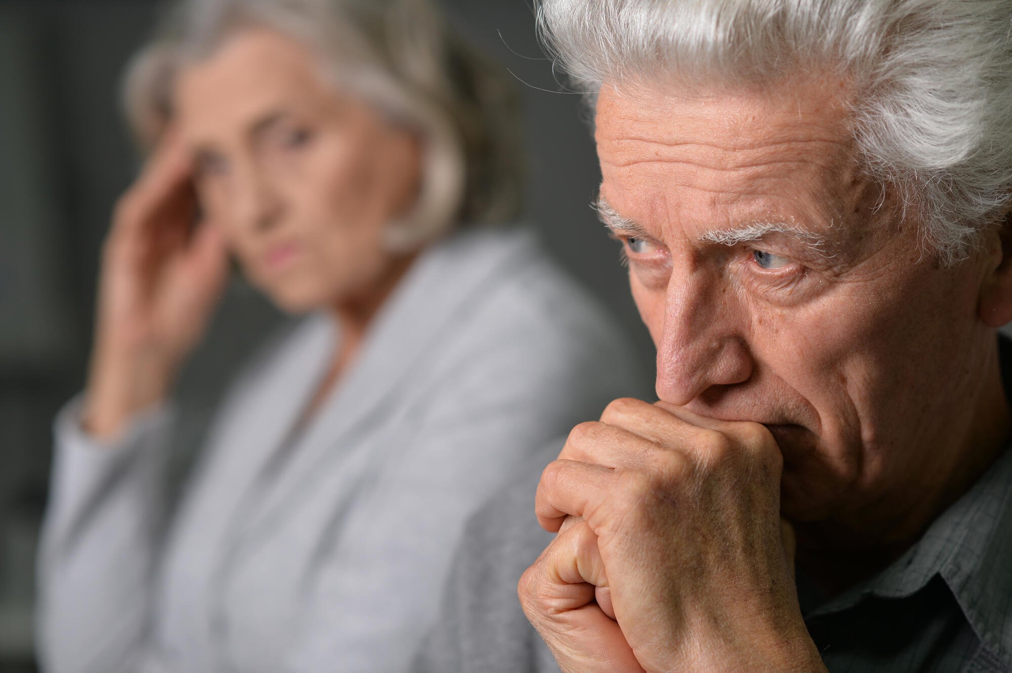 Portrait-of-sick-elderly-coupl (2)